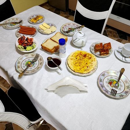 Lilia Guesthouse Сигнахи Екстериор снимка
